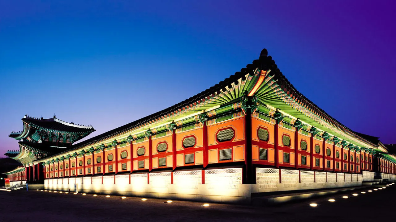 Gyeongbokgung är Seouls största och mest berömda kungliga palats Gyeongbokgung är Seouls största och mest berömda kungliga palats