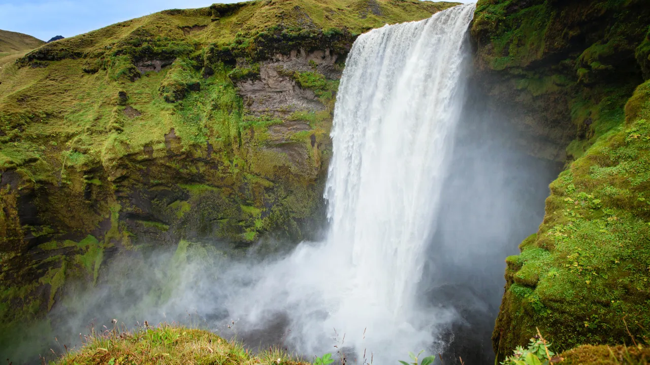 Skógafoss är ett av Islands största vattenfall