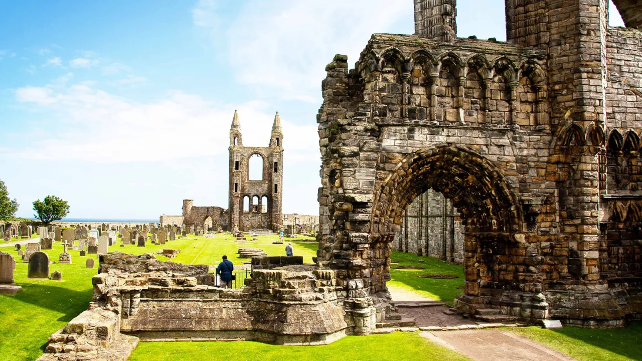 Känn historiens vingslag i St. Andrews Känn historiens vingslag i St. Andrews