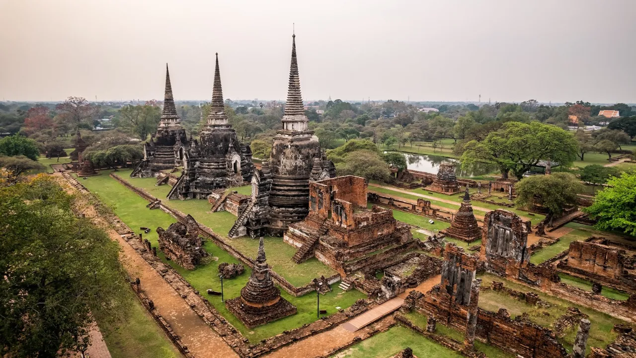 Översiktsbild av Wat Phra Si Sanphet i Ayutthaya Historical Park