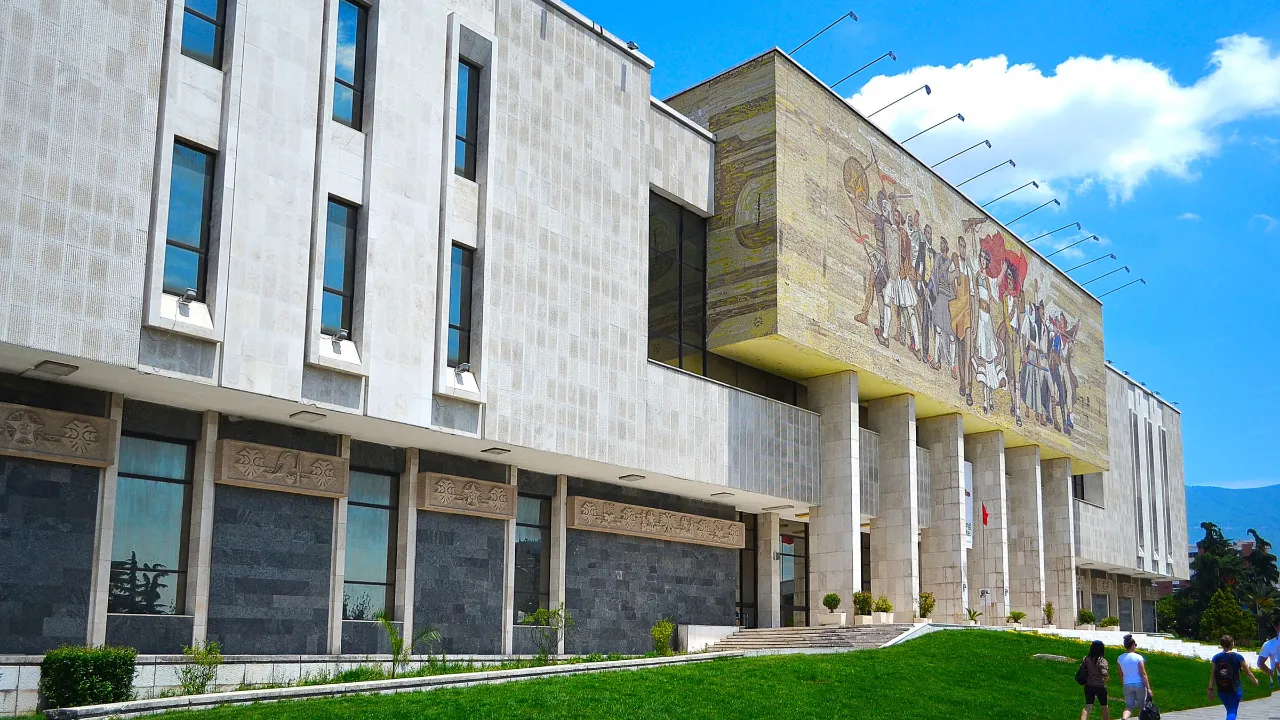 Albaniens nationalmuseum i Tirana