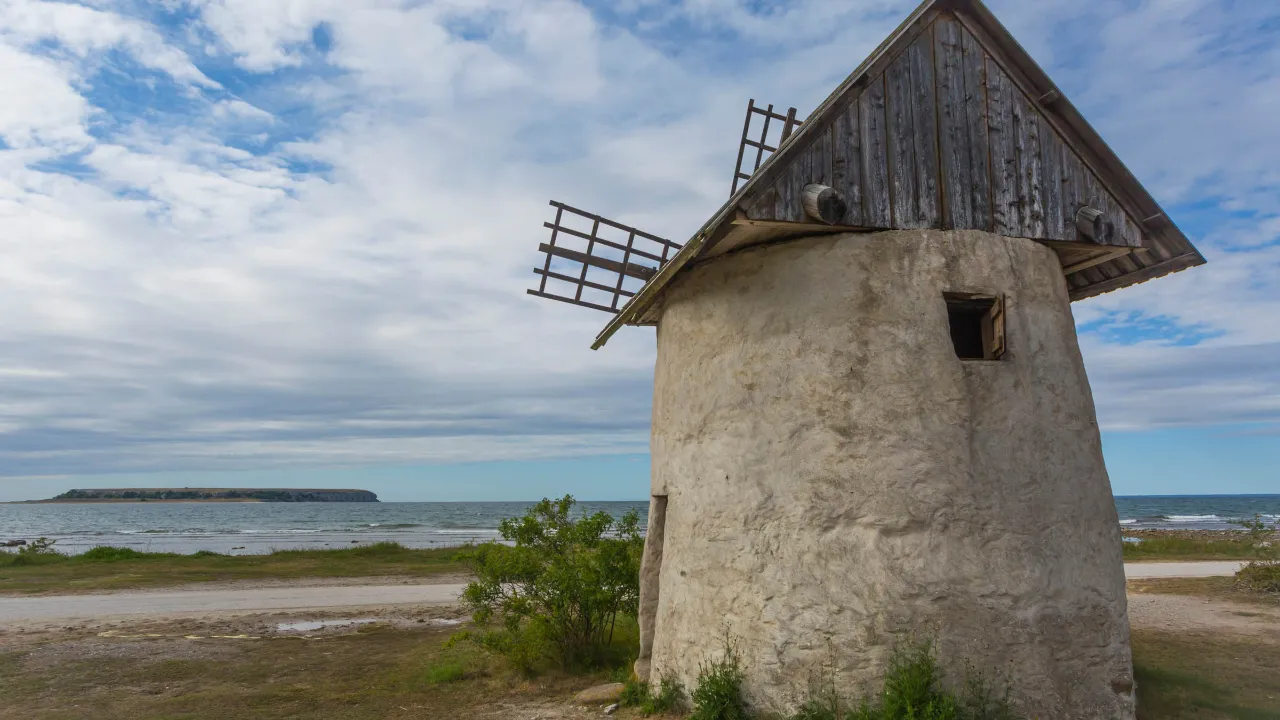 Traditionell väderkvarn på Gotland