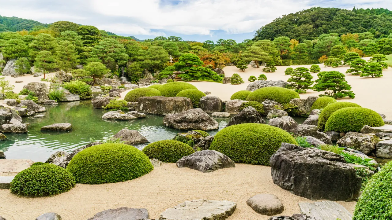 Den prisbelönta japanska trädgården vid Adachi-museet Den prisbelönta japanska trädgården vid Adachi-museet