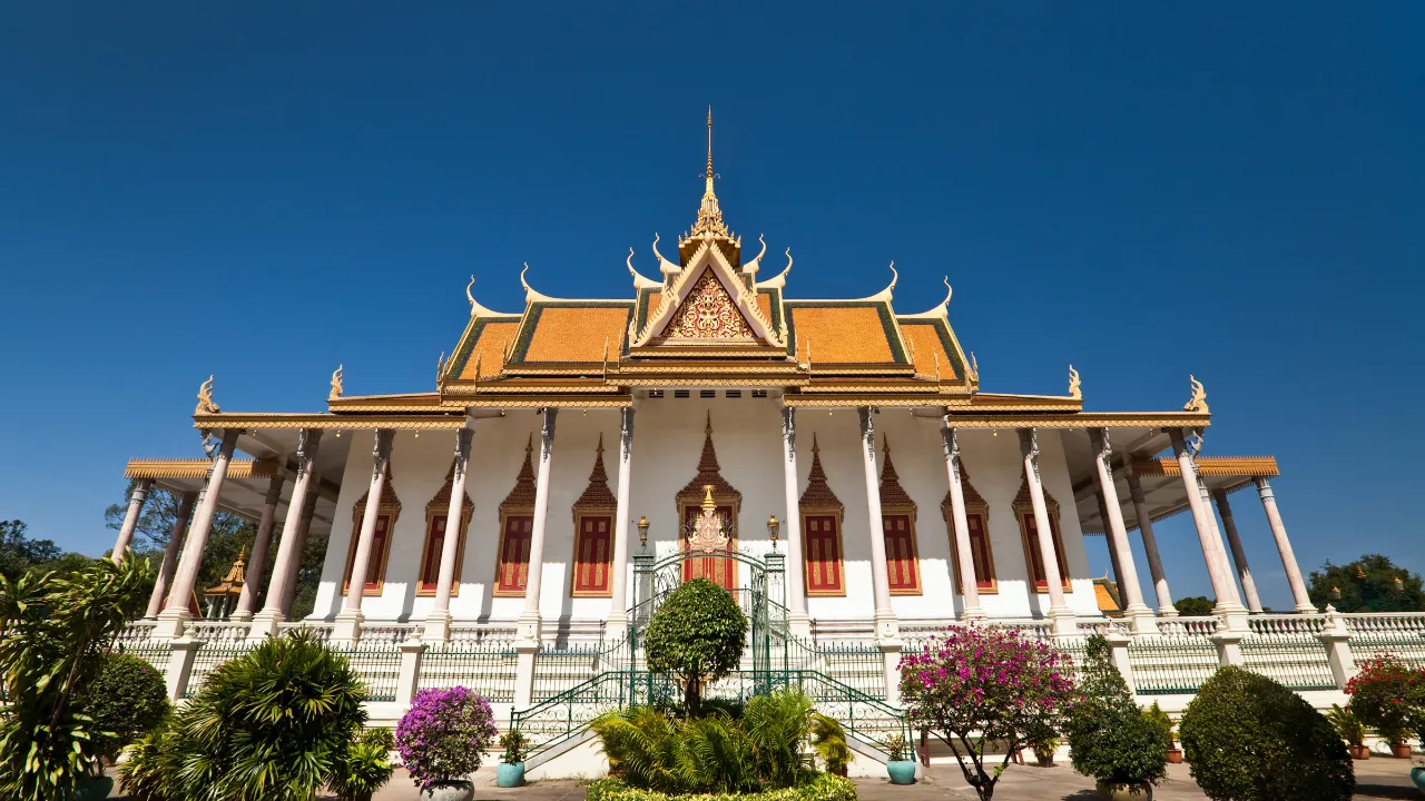 Silverpagoden i det kungliga palatset i Phnom Penh Silverpagoden i det kungliga palatset i Phnom Penh