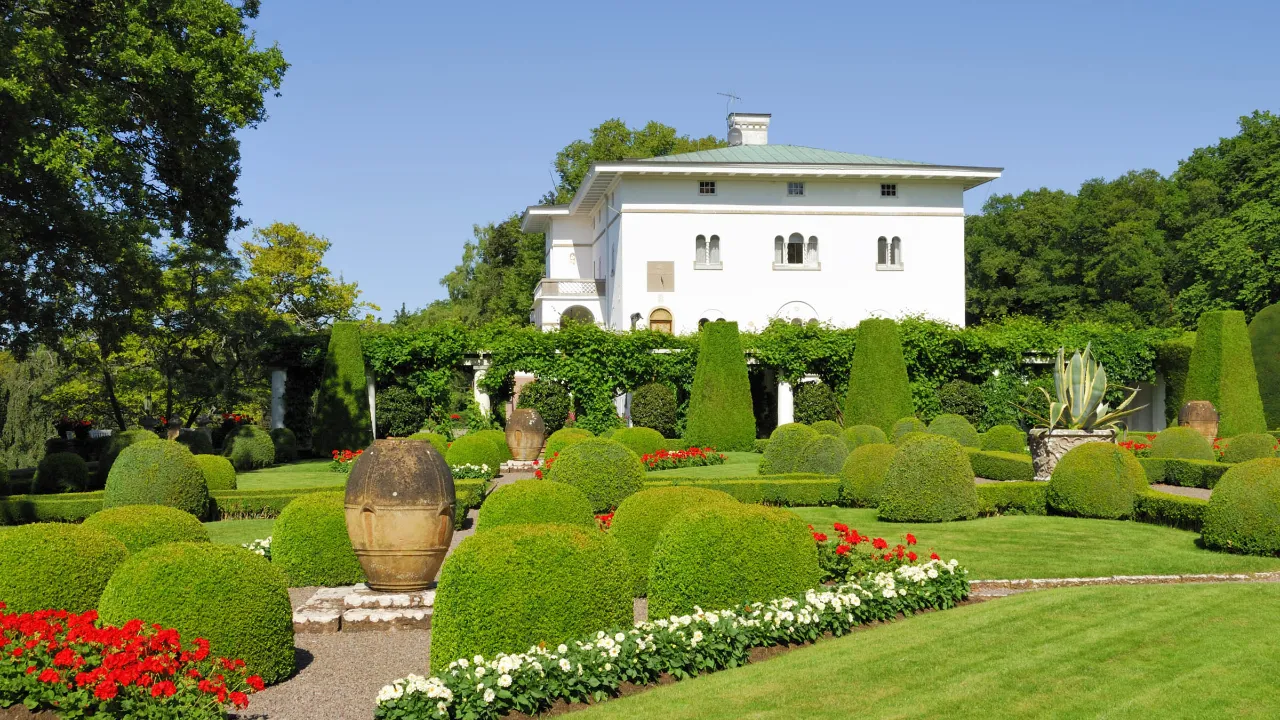 Sofiero slott och slottspark i Helsingborg med den imponerande slottsparken