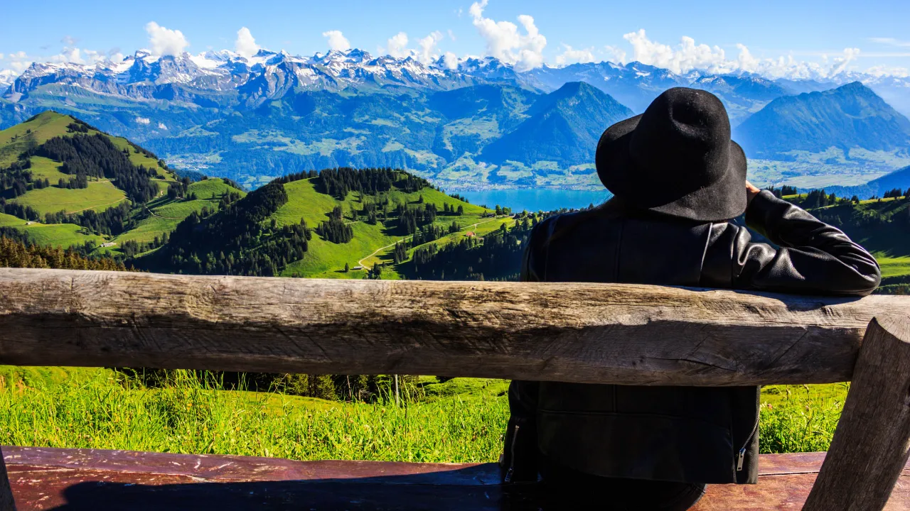 Utsikt från Rigi Kulm över Alperna och sjölandskapet Utsikt från Rigi Kulm över Alperna och sjölandskapet