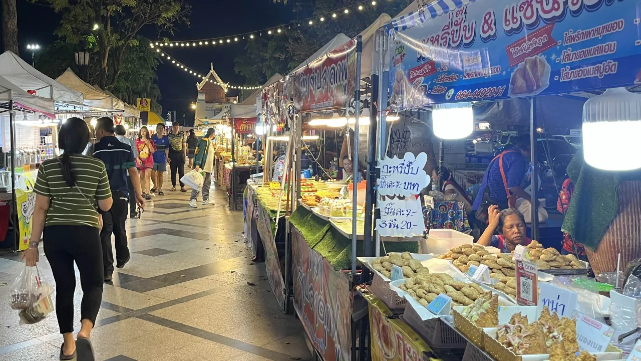 Livlig thailändsk street food-scen Livlig thailändsk street food-scen