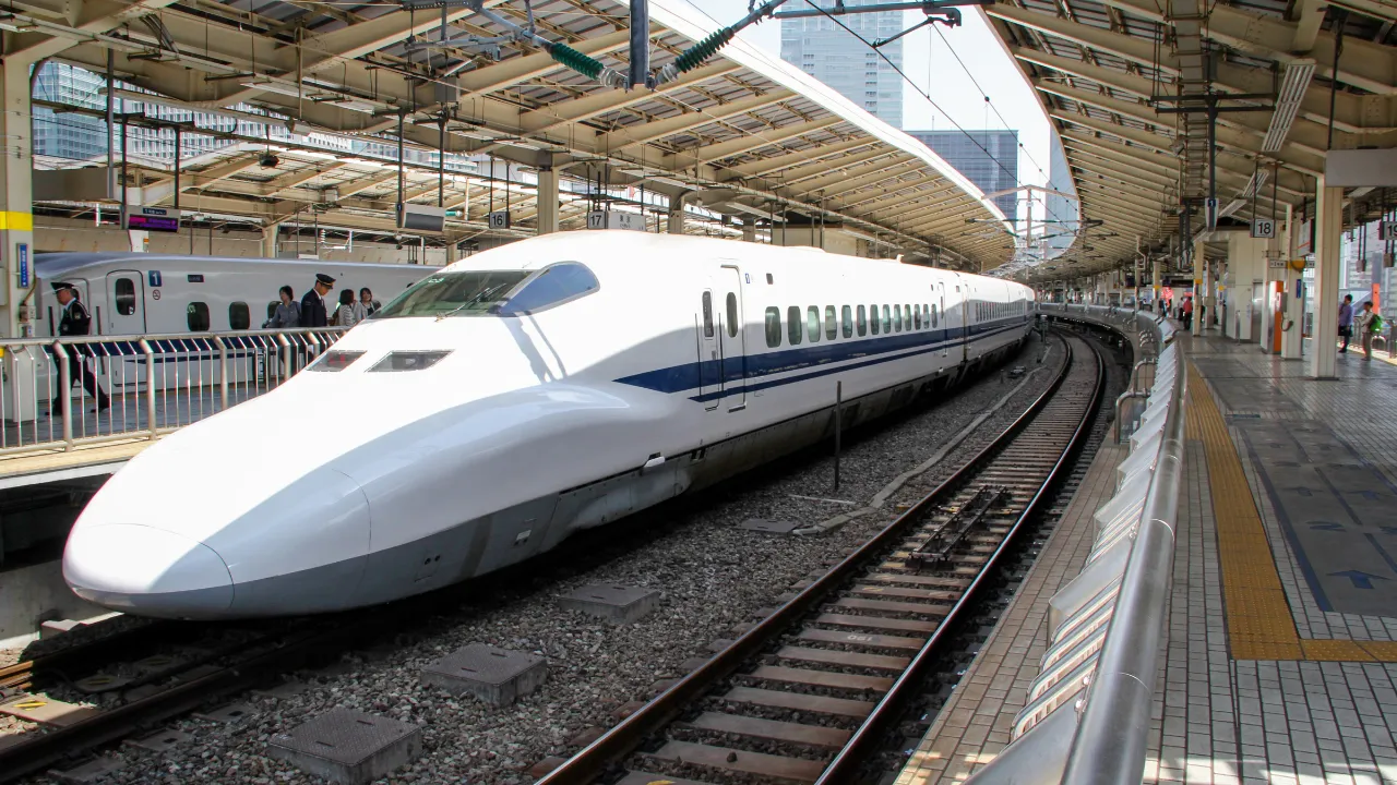 Höghastighetståget Shinkansen Höghastighetståget Shinkansen