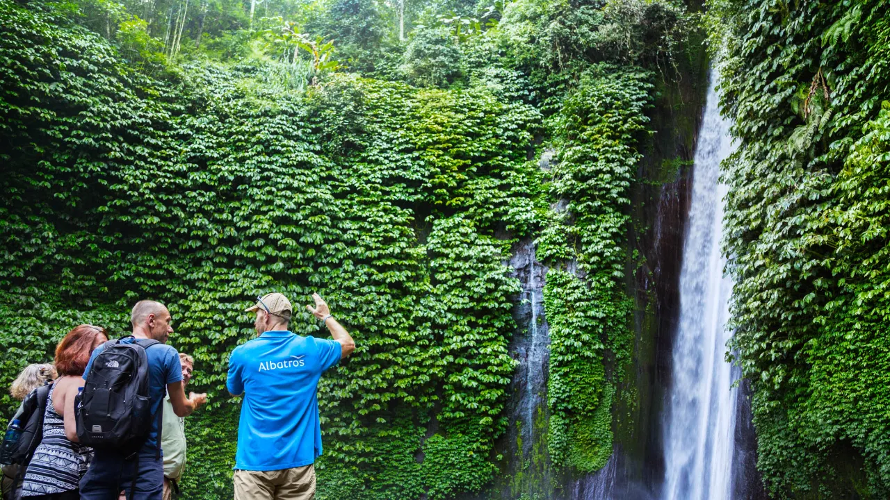 Red Coral Waterfall nära Munduk