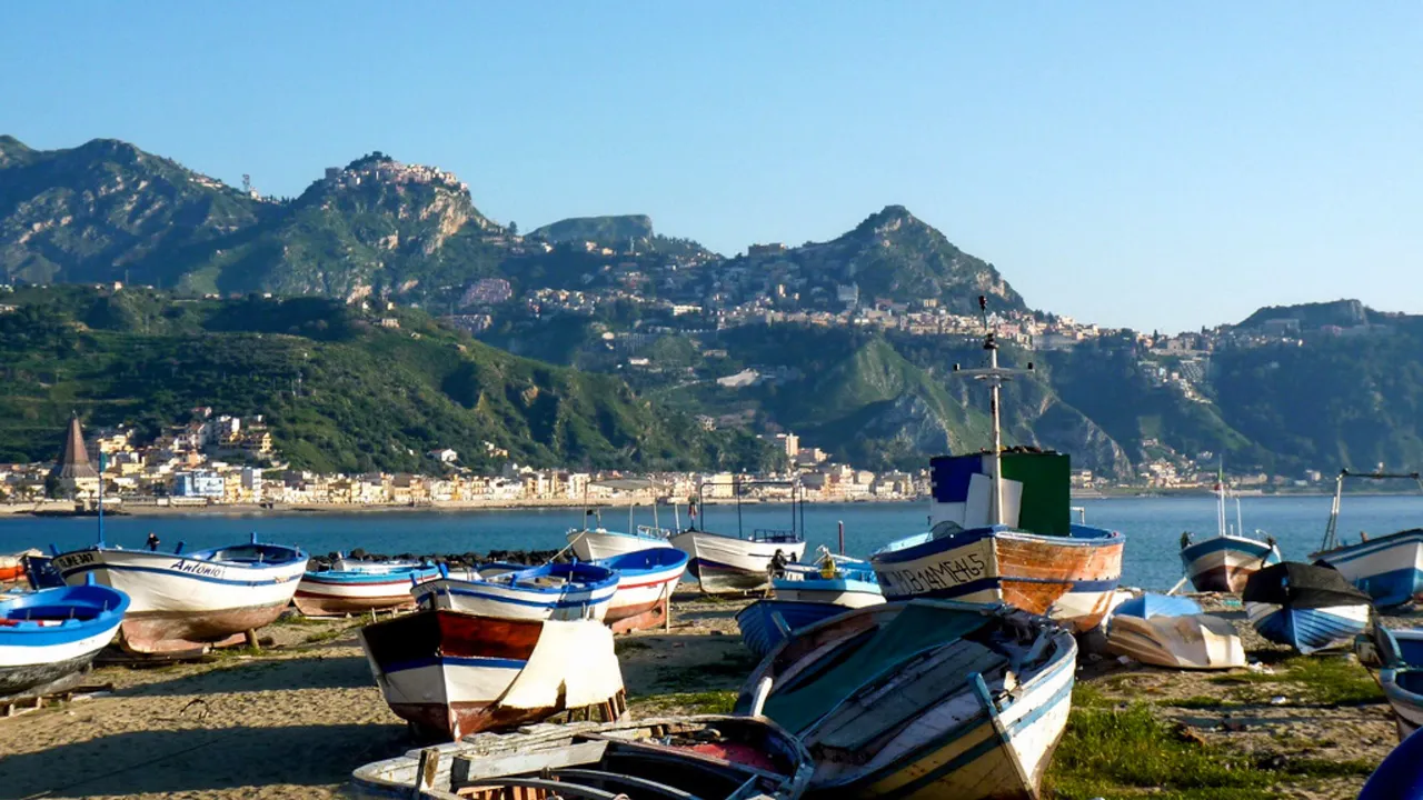 Båtar vid Giardini-Naxos Båtar vid Giardini-Naxos