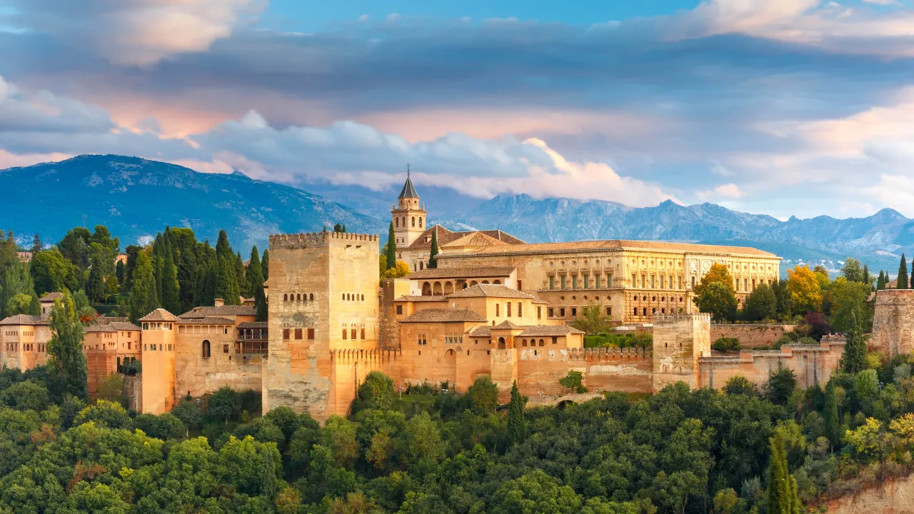 Det majestätiska Alhambra i Granada Det majestätiska Alhambra i Granada