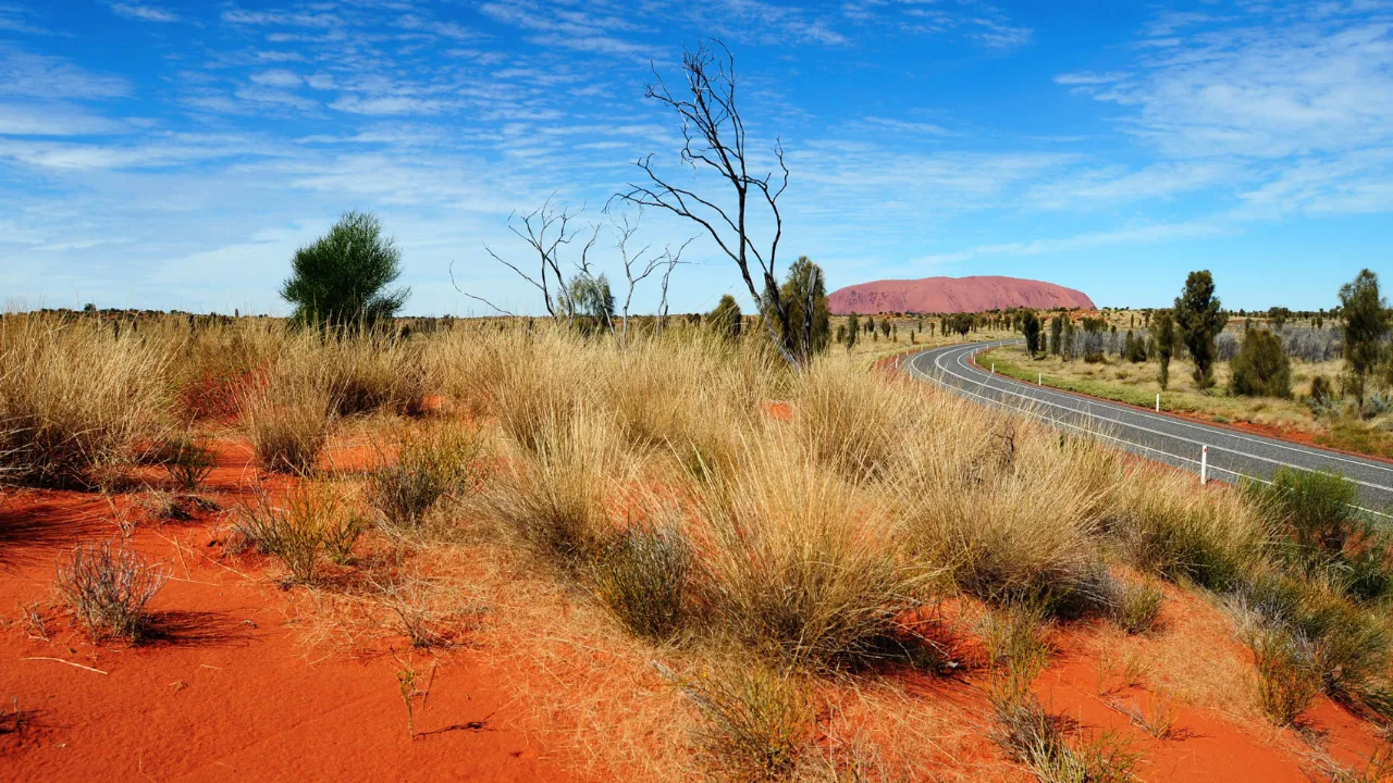 Ayers Rock ändrar färg efter solens gång Ayers Rock ändrar färg efter solens gång
