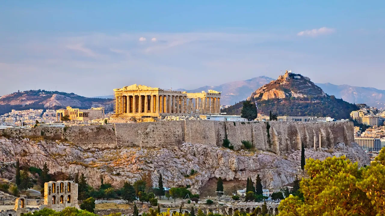 "Medelhavets pärla" Aten - med Akropolis i bakgrunden "Medelhavets pärla" Aten - med Akropolis i bakgrunden