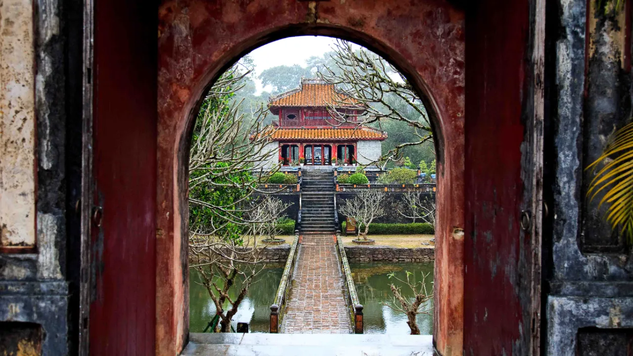 Kejsar Ming Mangs mausoleum i Hué Kejsar Ming Mangs mausoleum i Hué