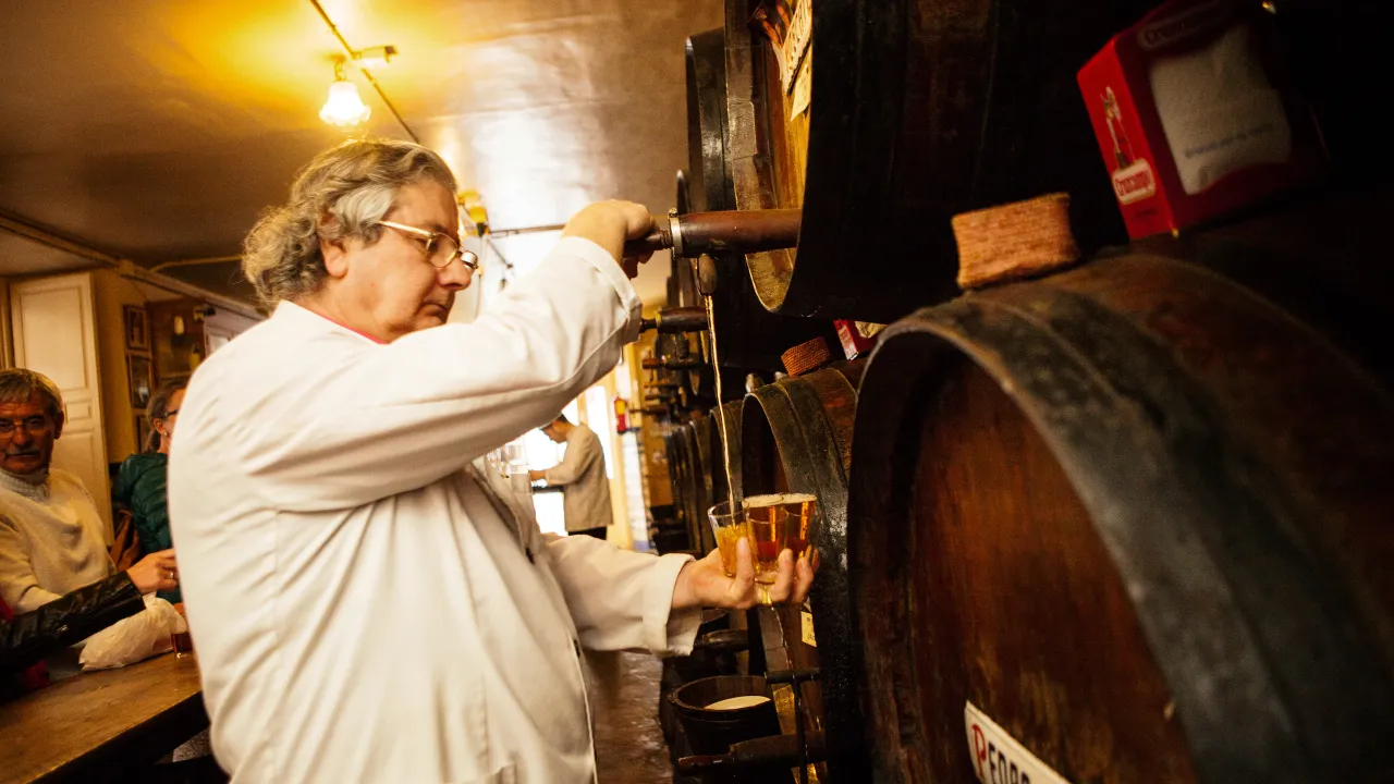 På en lokal vinbar i Málaga På en lokal vinbar i Málaga