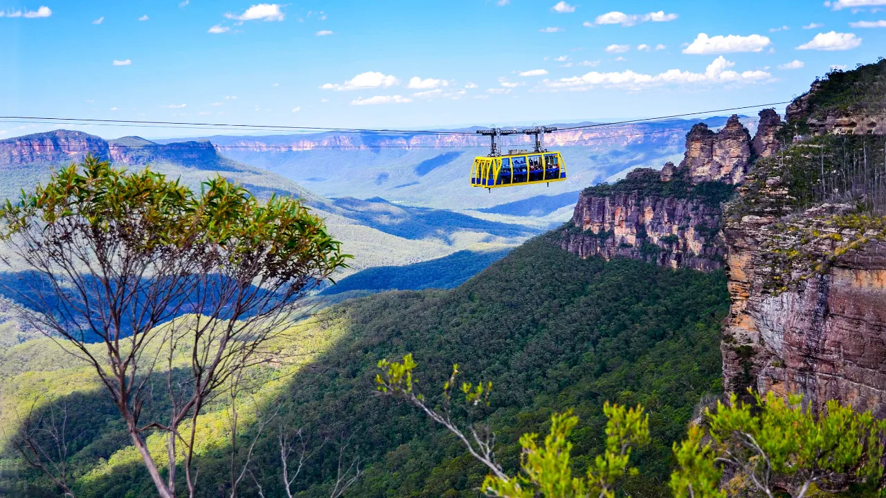 Scenic Skyway linbana med utsikt över Kaloomba Falls och Jamison Valley Scenic Skyway linbana med utsikt över Kaloomba Falls och Jamison Valley