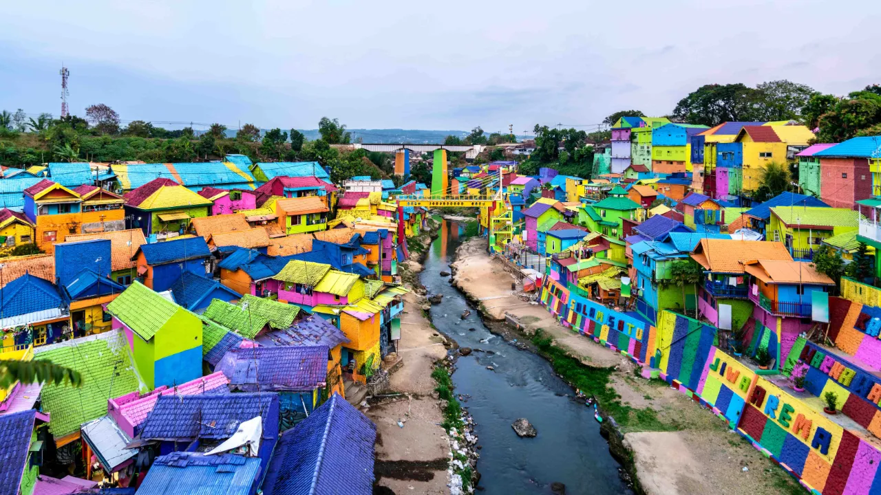 Kampung Warna-Warni i Malang är känt för sina färgsprakande hus Kampung Warna-Warni i Malang är känt för sina färgsprakande hus