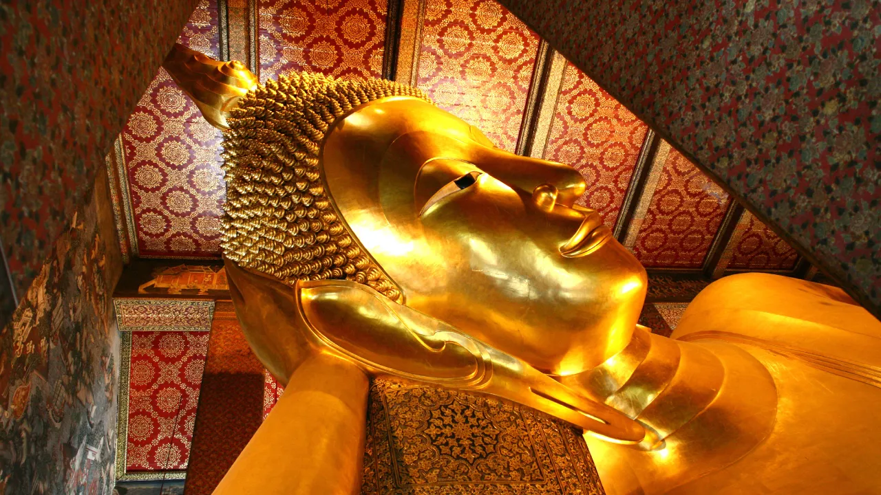 Liggande Buddha-staty i Wat Pho i Bangkok Liggande Buddha-staty i Wat Pho i Bangkok