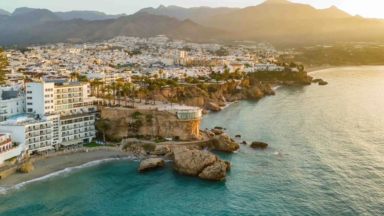 Flygfoto över Nerja Flygfoto över Nerja