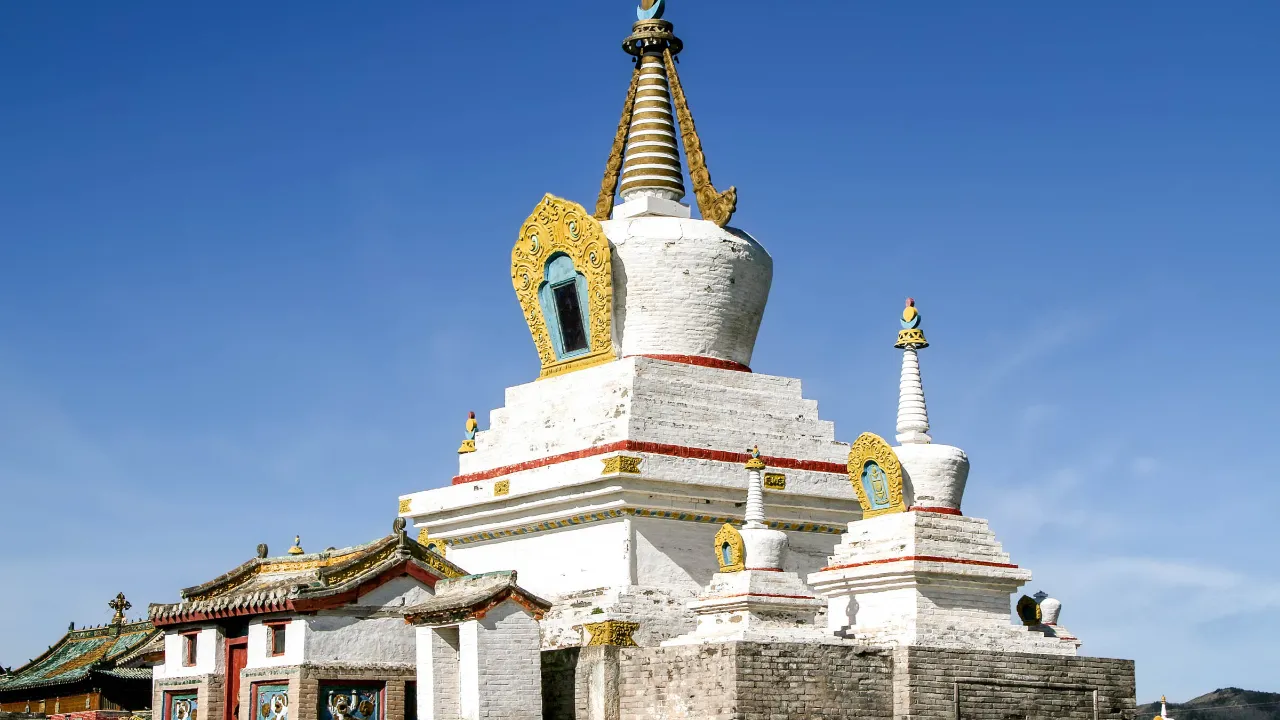 Stupa och tempel vid Erdene Zuu-klostret, Mongoliets äldsta buddhistiska kloster