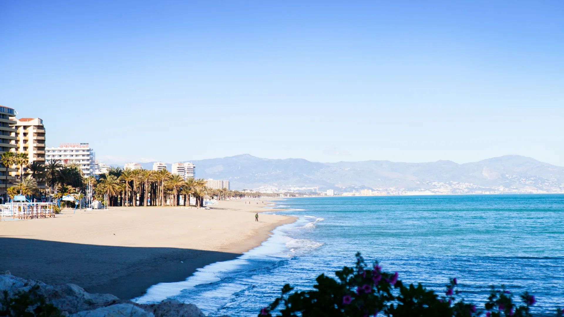 Den breda stranden vid Torremolinos