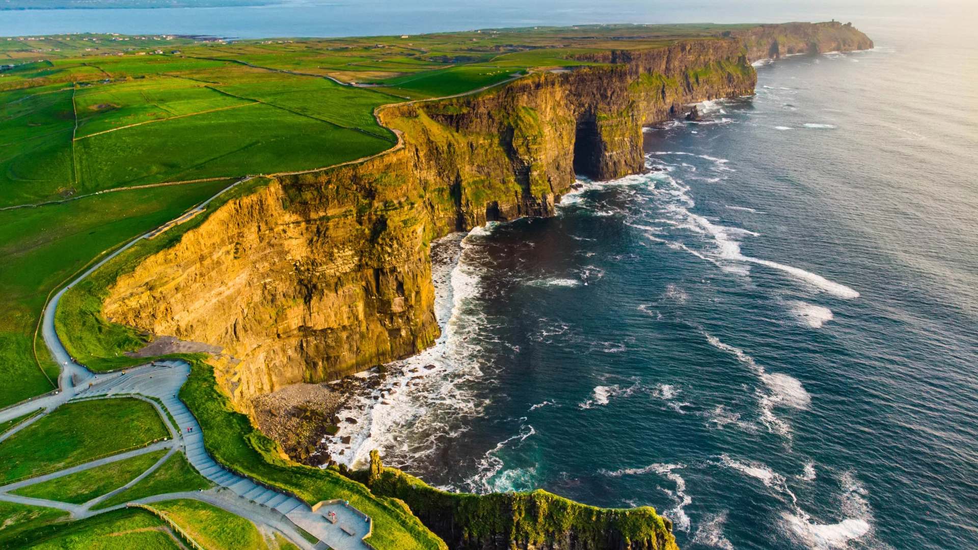Flygfoto över Cliffs of Moher