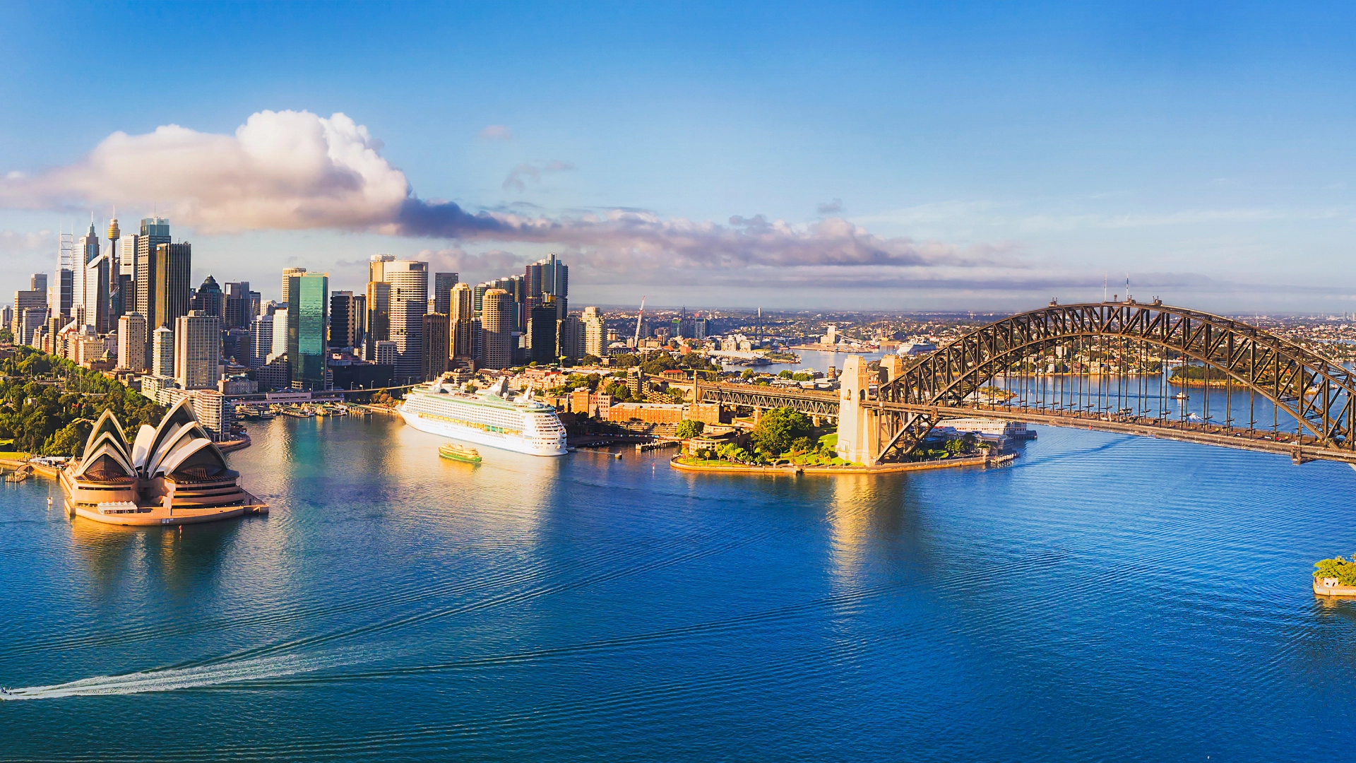 Sydney hamn med Utzons berömda opera och &quot;nyårsfyrverkeri&quot;-bron
