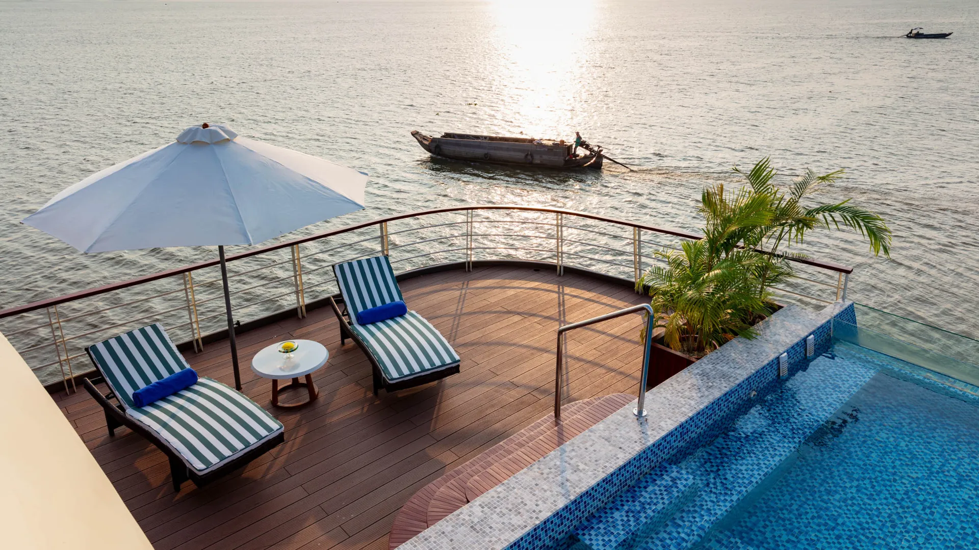 Poolområdet på Victoria Mekong Poolområdet på Victoria Mekong