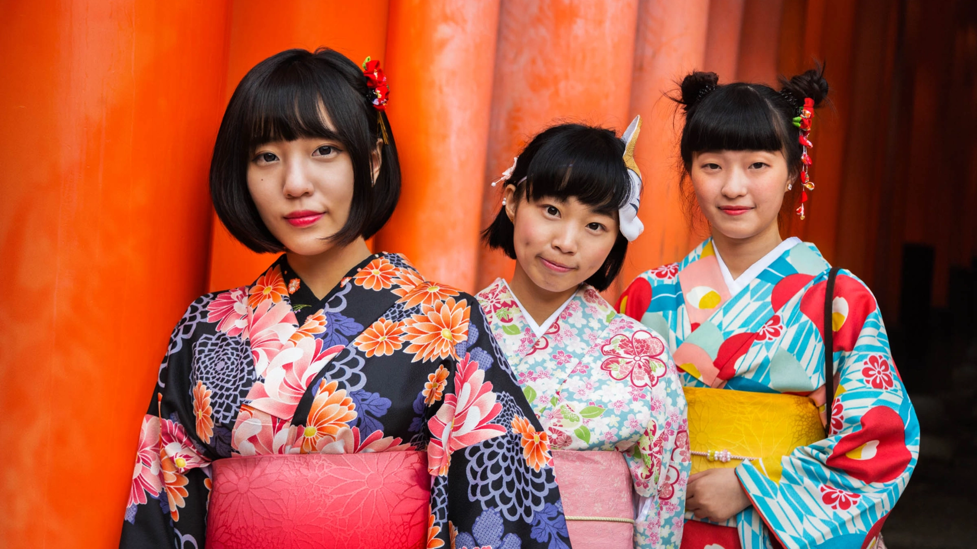 En kimono lindas alltid runt kroppen med vänster sida över höger